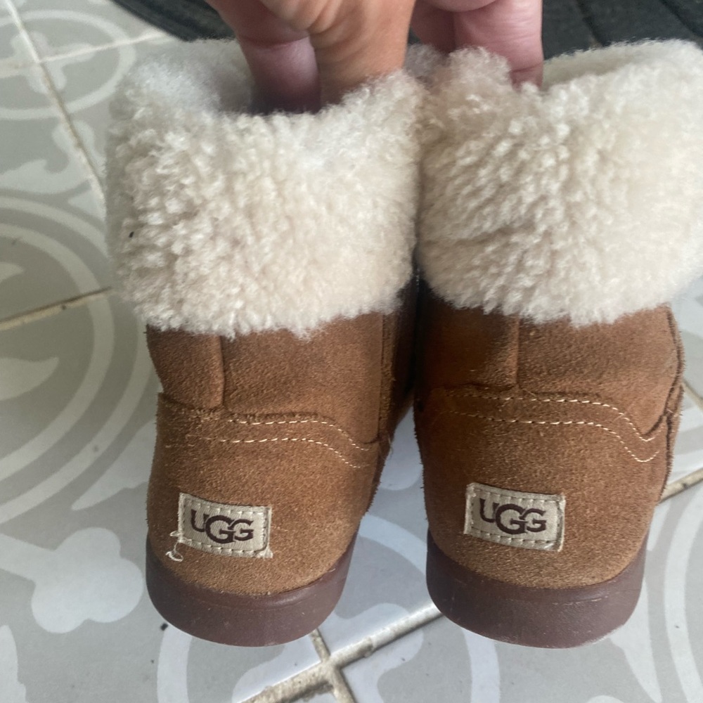 Girls Uggs 11